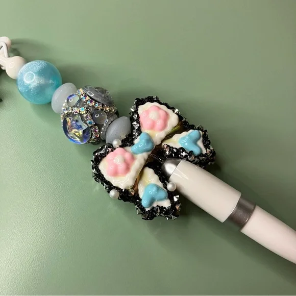 Fancy Handpainted Bow Handmade Beaded Keychain Pen - Picture 3 of 6